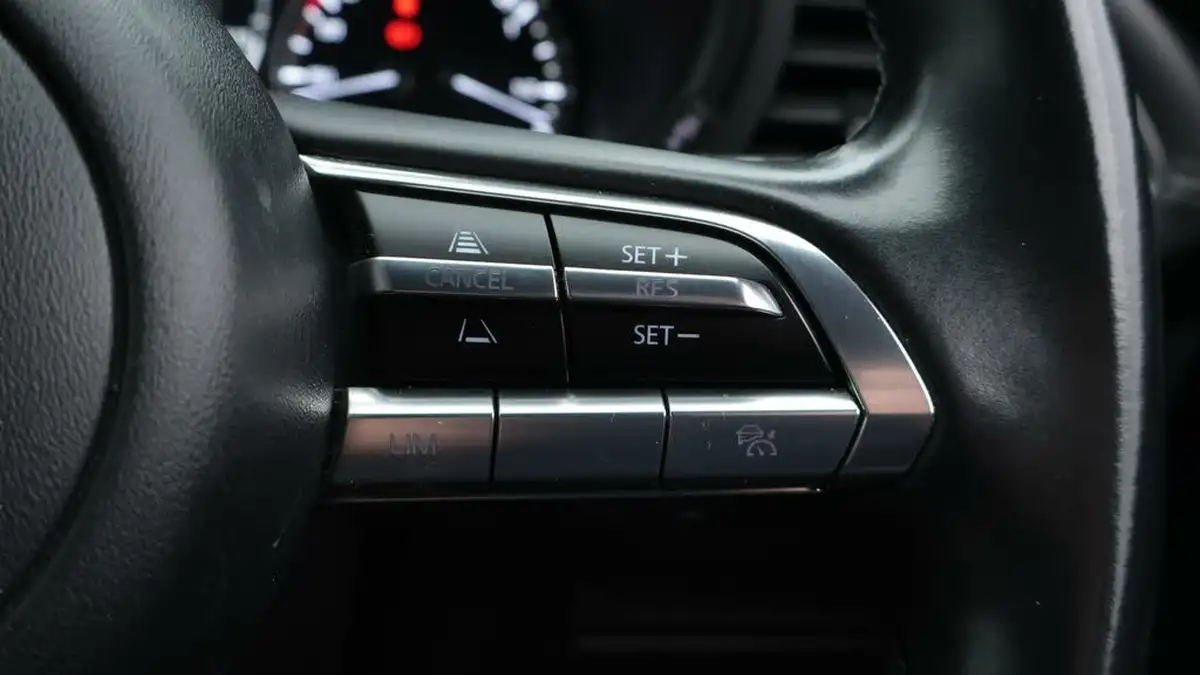 2022-mazda-mazda3-20-se-l-big-26