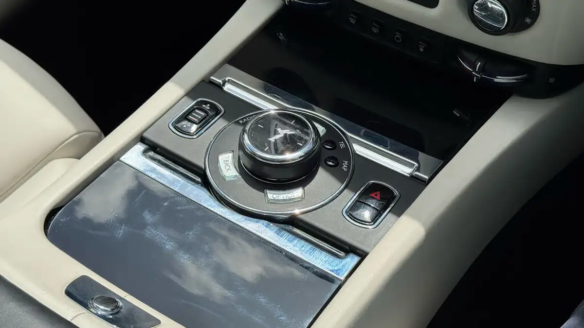 2016-rolls-royce-ghost-66-ewb-big-9
