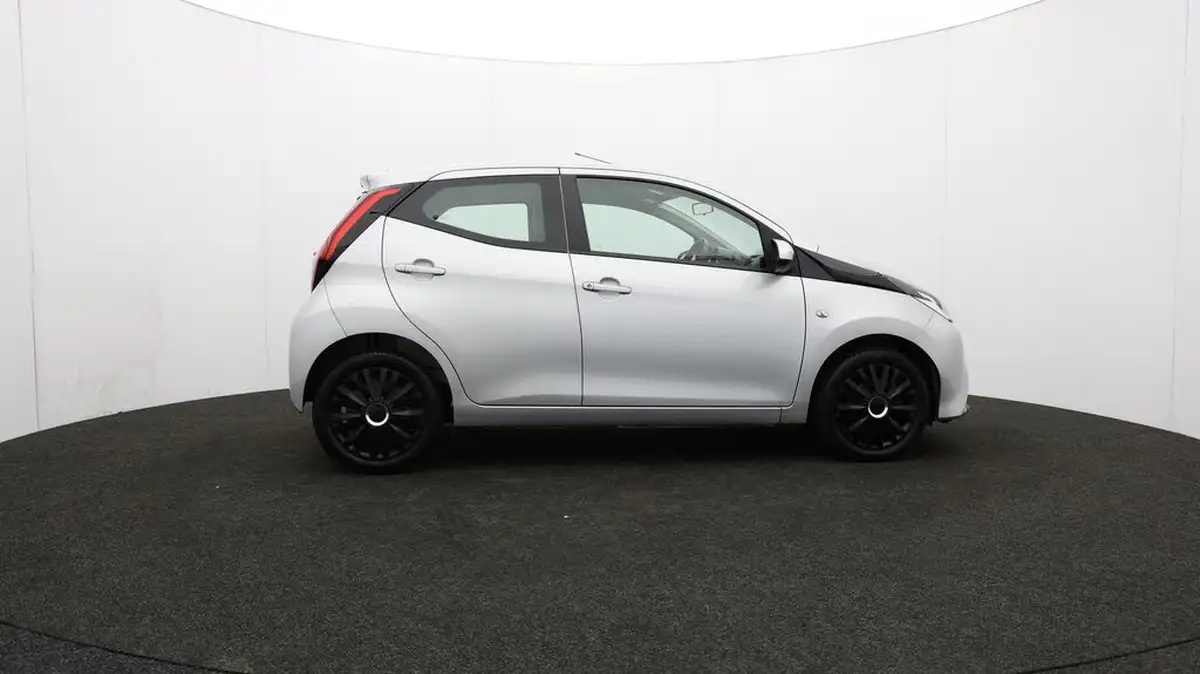 2019-toyota-aygo-10-vvt-i-x-play-big-32
