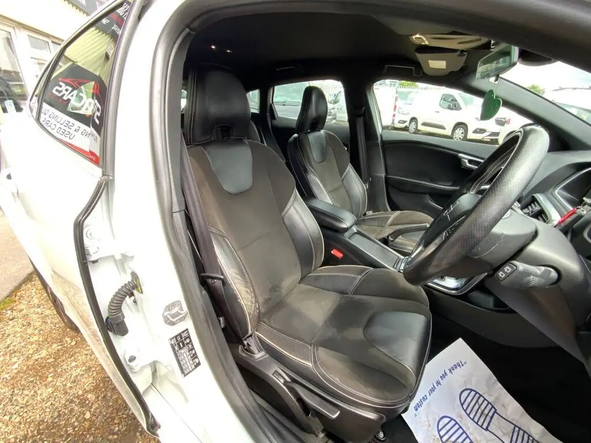 2015-volvo-v40-20td-d4-r-design-nav-geartronic-big-14