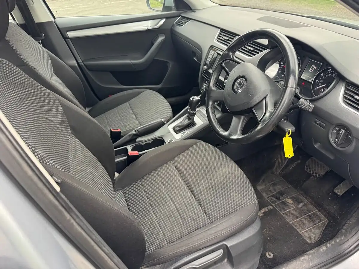 2013-skoda-octavia-16tdi-se-estate-dsg-big-6
