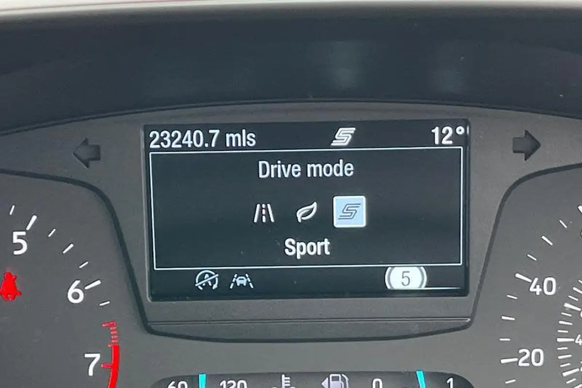 2018-ford-focus-10t-zetec-125ps-hatchback-big-35