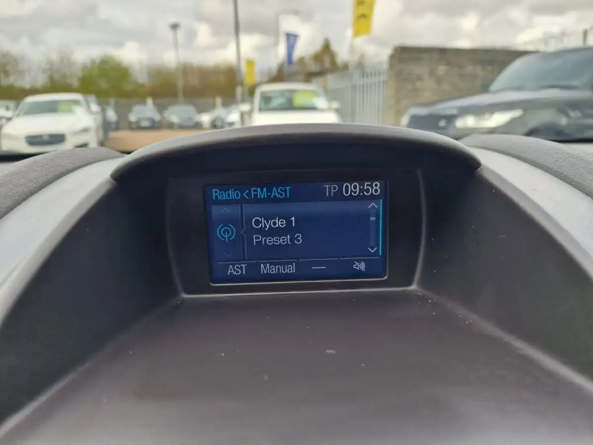 2016-ford-fiesta-125-zetec-3d-big-21