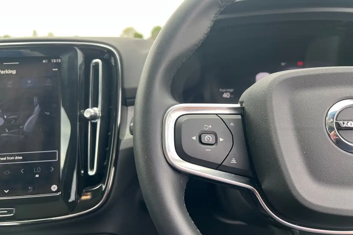 2024-volvo-xc40-20-b3-ultimate-big-10