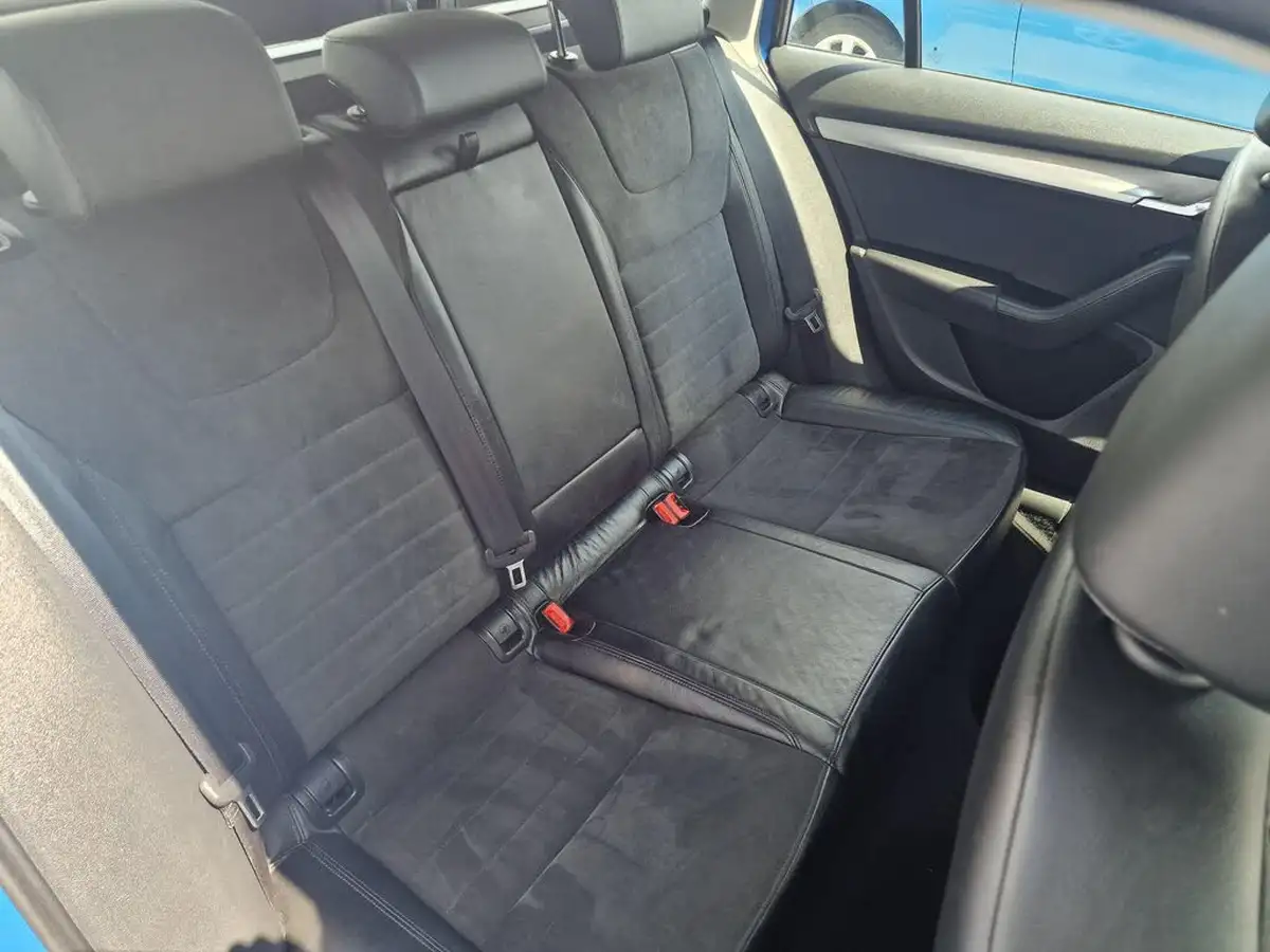 2015-skoda-octavia-20tdi-se-l-estate-big-73