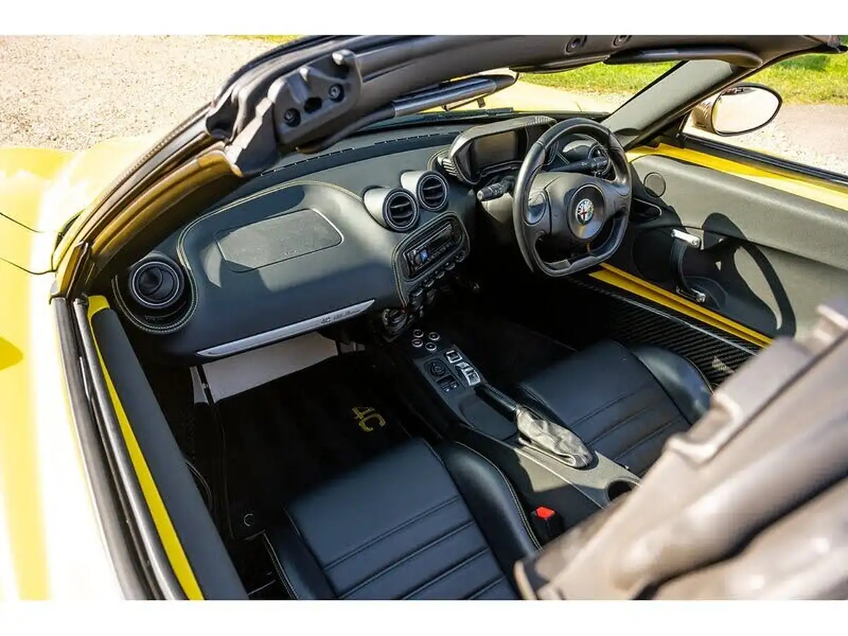 2015-alfa-romeo-4c-18-tbi-spider-big-18