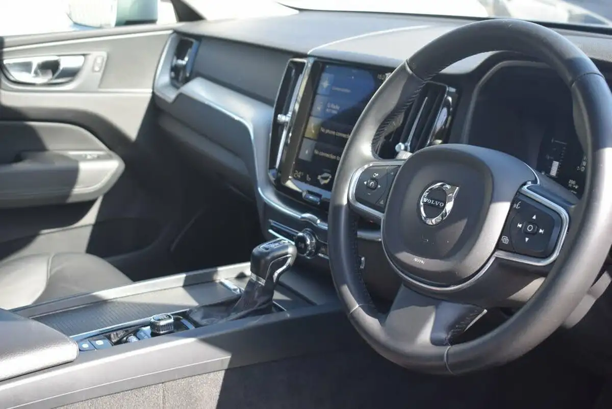 2017-volvo-xc60-20td-d4-momentum-geartronic-big-21