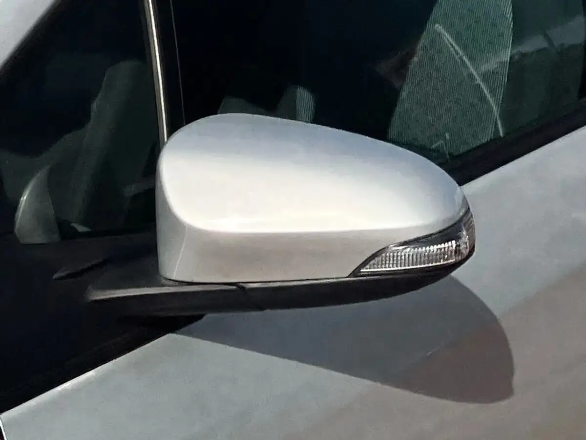 2015-toyota-yaris-133-icon-vvt-i-5d-big-32