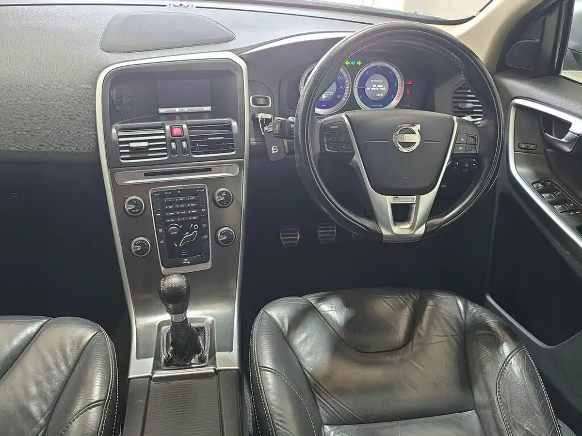 2011-volvo-xc60-20td-d3-r-design-premium-163bhp-big-15