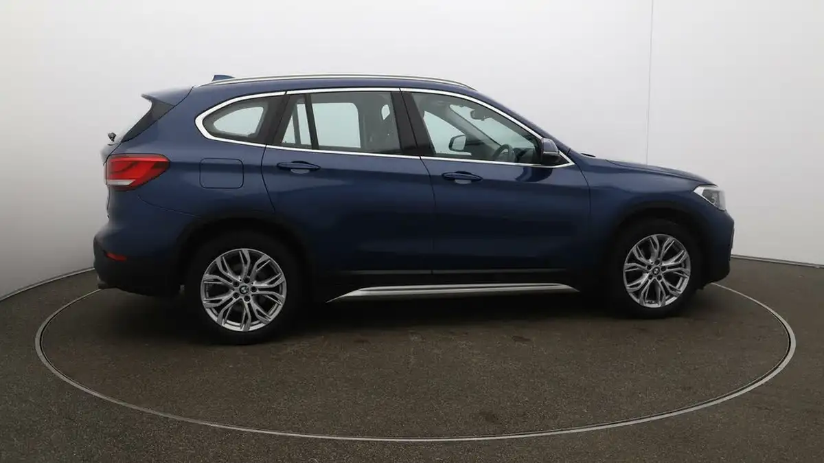 2021-bmw-x1-20-sdrive20i-xline-big-8