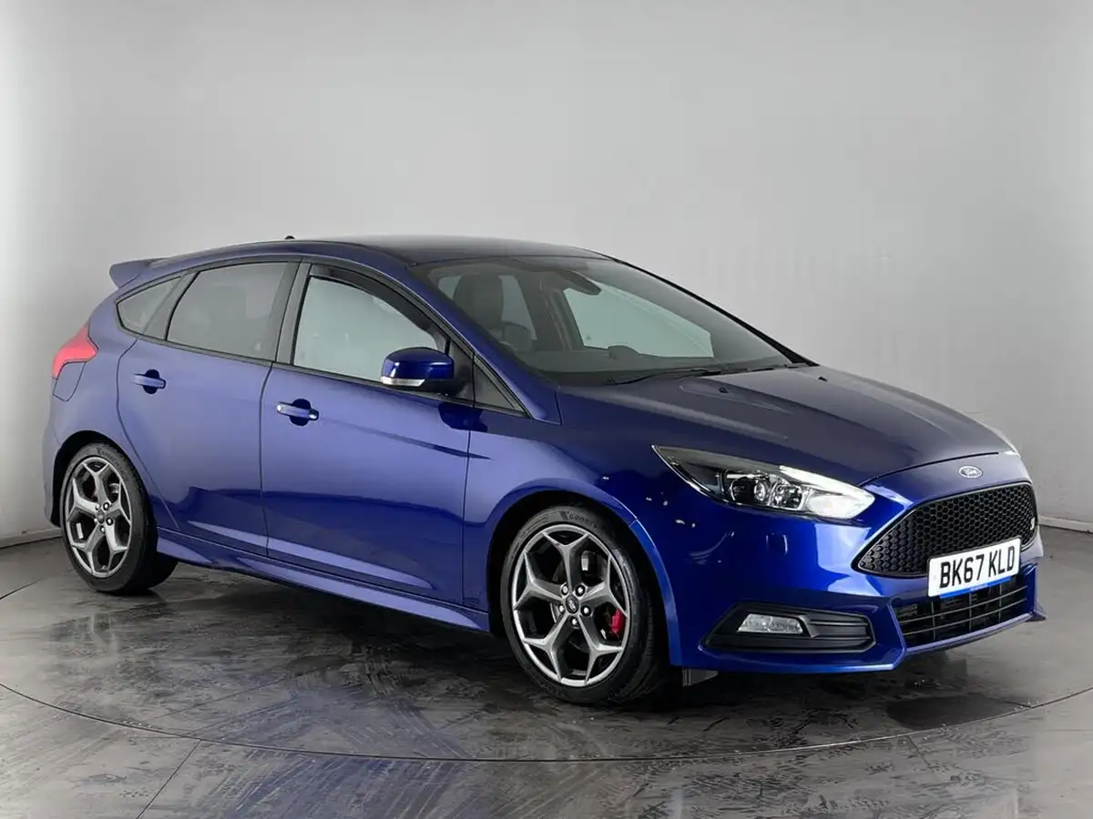 2017-ford-focus-20t-st3-hatchback-big-0