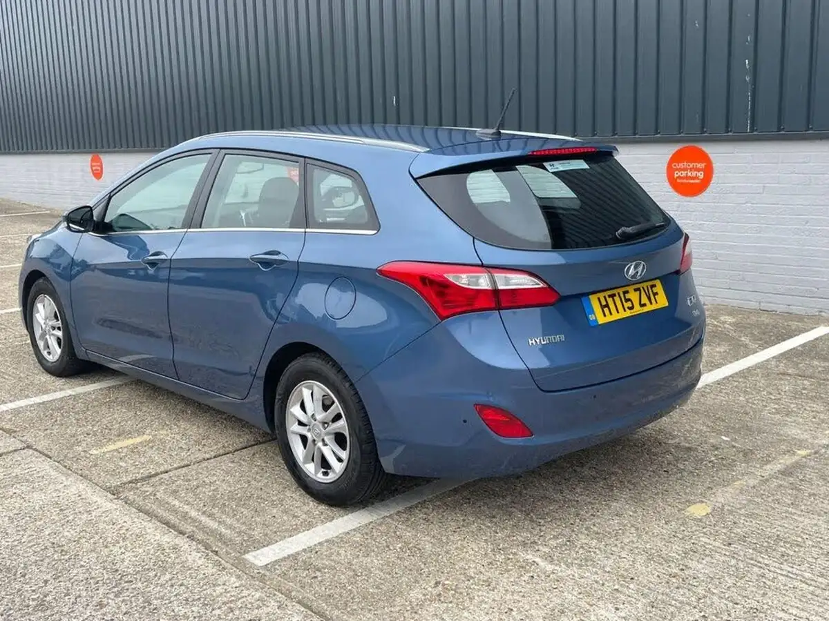 2015-hyundai-i30-16crdi-se-nav-110ps-tourer-big-61