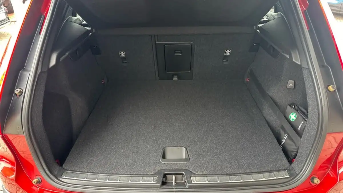 2020-volvo-xc40-15-t3-r-design-geartronic-big-16