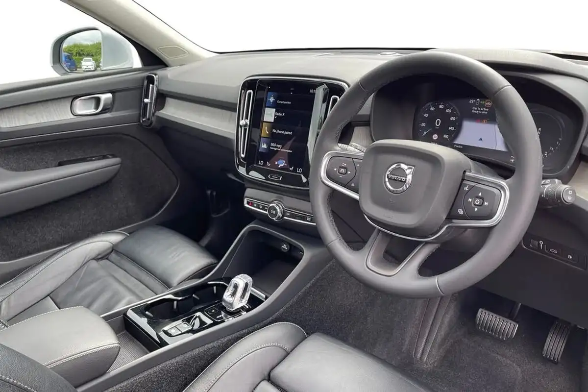 2022-volvo-xc40-15-t5-inscription-pro-big-13