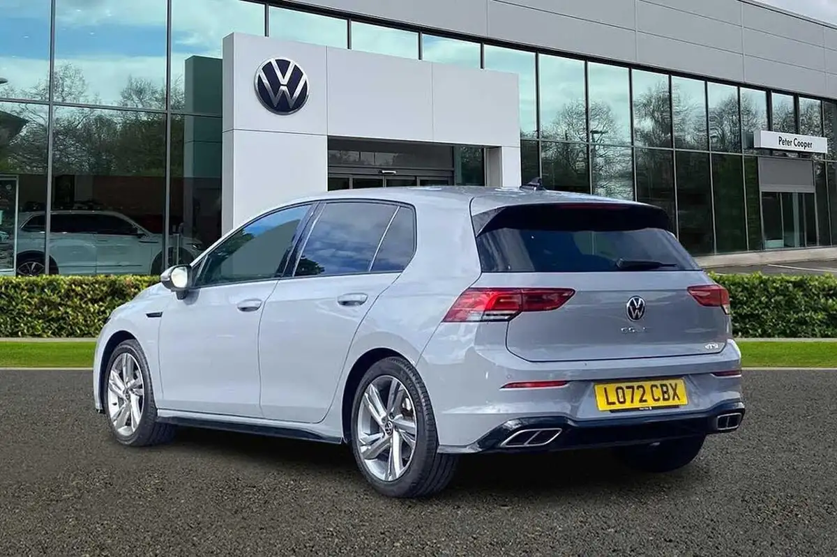 2022-volkswagen-golf-15-etsi-r-line-150ps-hatchback-big-2