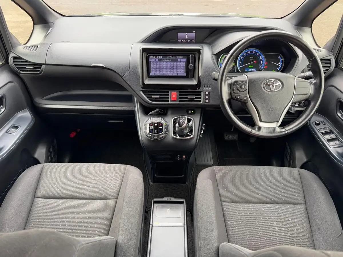 2015-toyota-voxy-18-hybrid-big-53