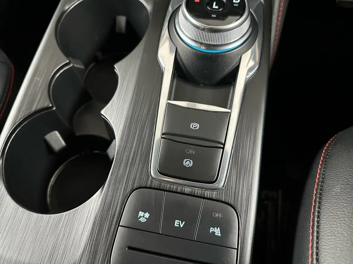 2022-ford-kuga-big-32