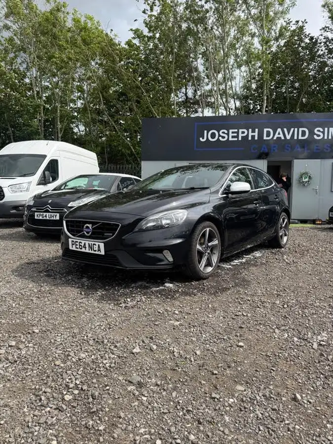 2014-volvo-v40-16td-d2-r-design-nav-big-11