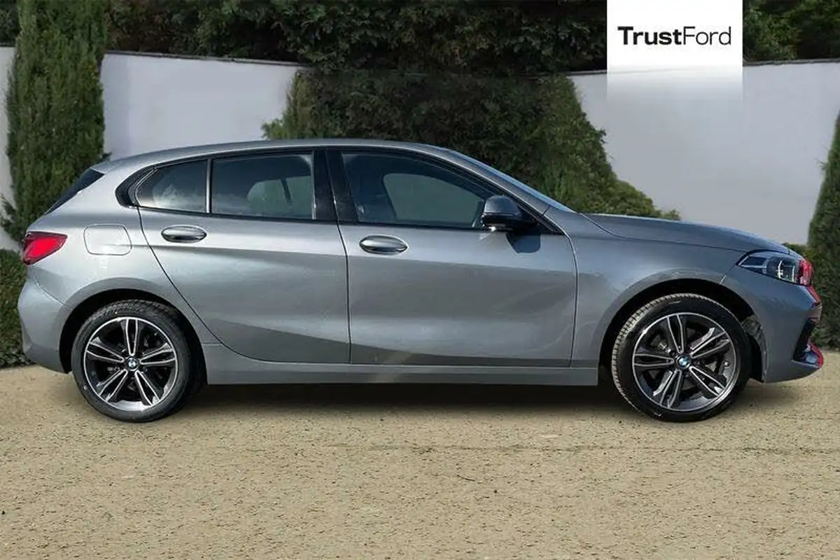 2022-bmw-1-series-15-118i-sport-dct-big-2