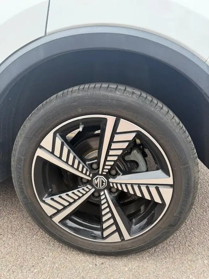 2021-mg-zs-suv-e-exclusive-ev-big-10