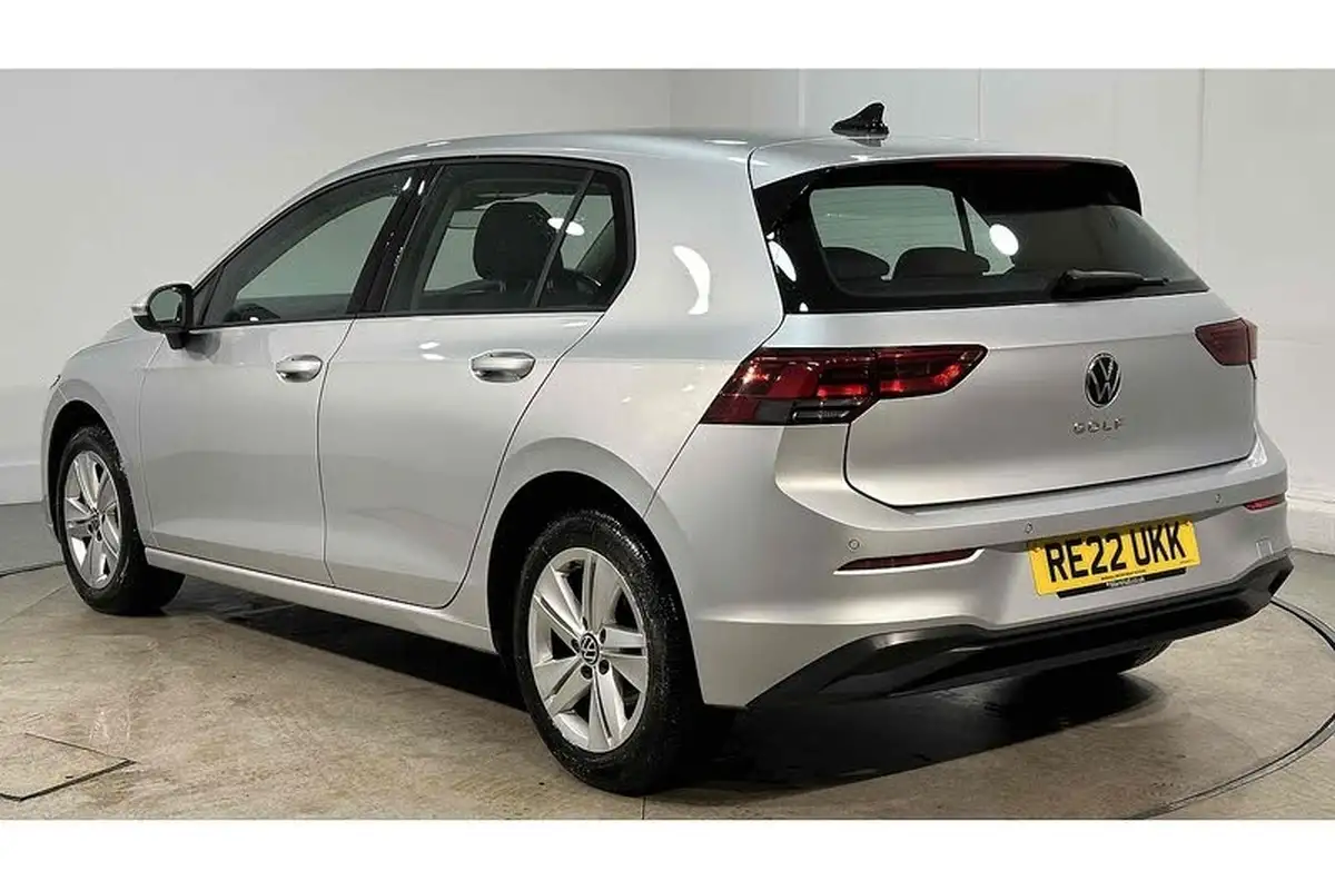 2022-volkswagen-golf-20tdi-life-hatchback-big-5