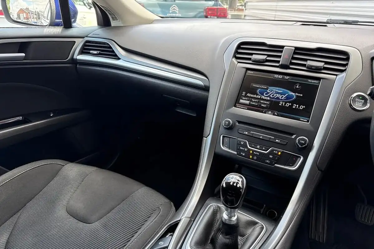 2016-ford-mondeo-20tdci-titanium-180ps-hatchback-big-19