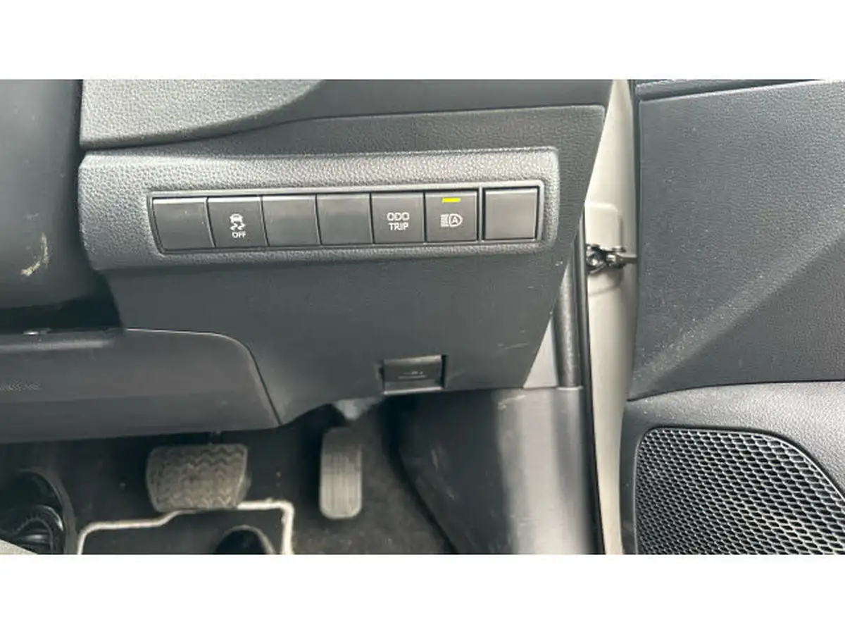 2023-toyota-corolla-20-vvt-i-excel-193bhp-hatchback-big-24