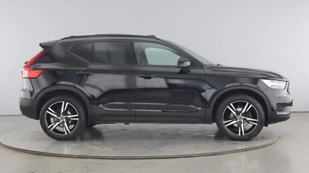 2022-volvo-xc40-15-t3-r-design-auto-big-3