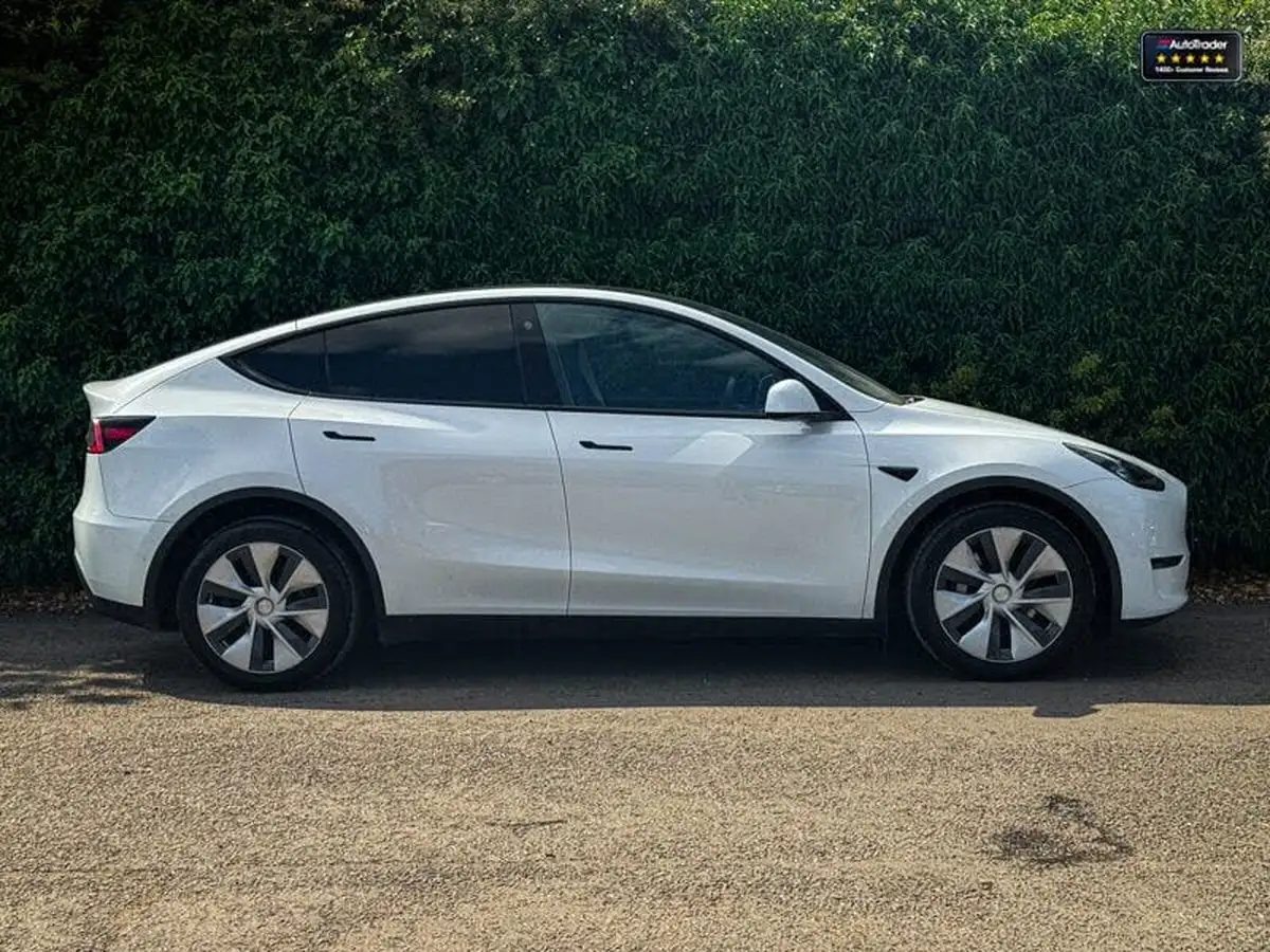 2022-tesla-model-y-e-long-range-big-29