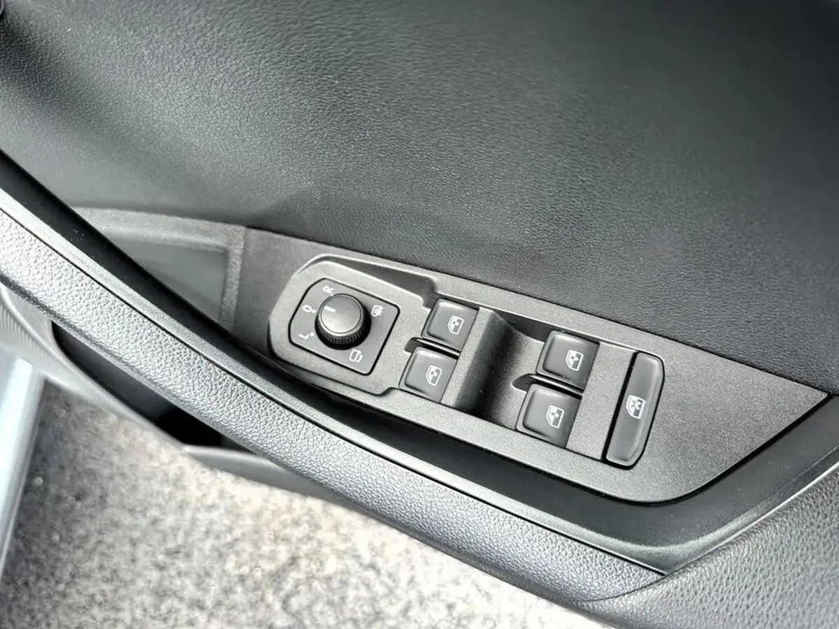 2020-skoda-karoq-15-tsi-se-l-dsg-big-14