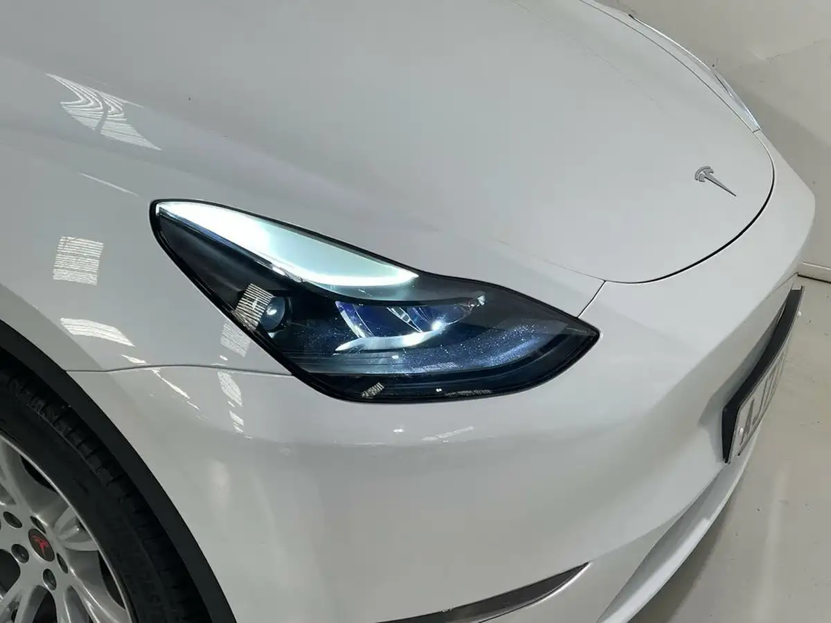 2022-tesla-model-y-e-long-range-big-13