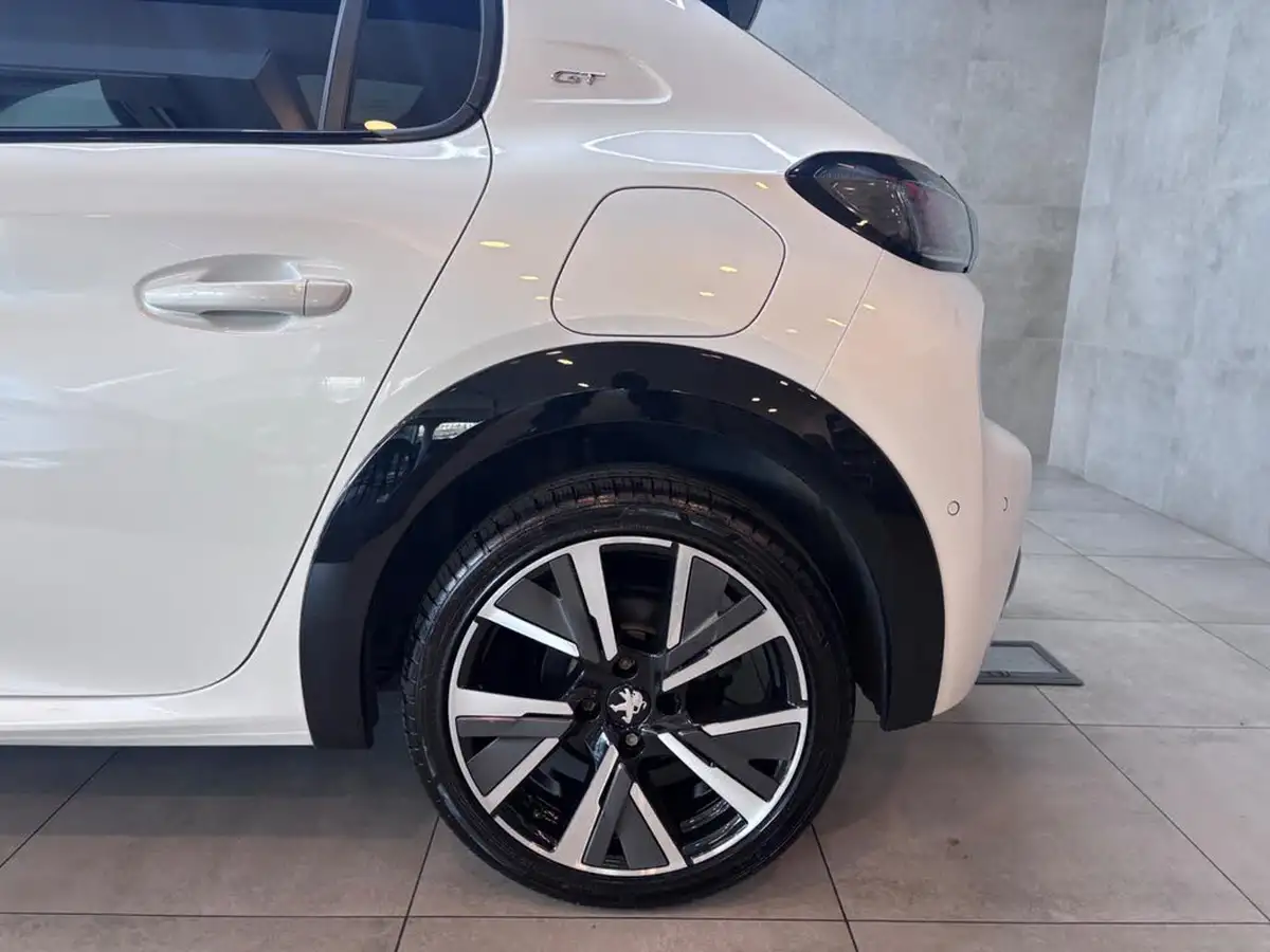 2022-peugeot-208-12-puretech-gt-100ps-big-12