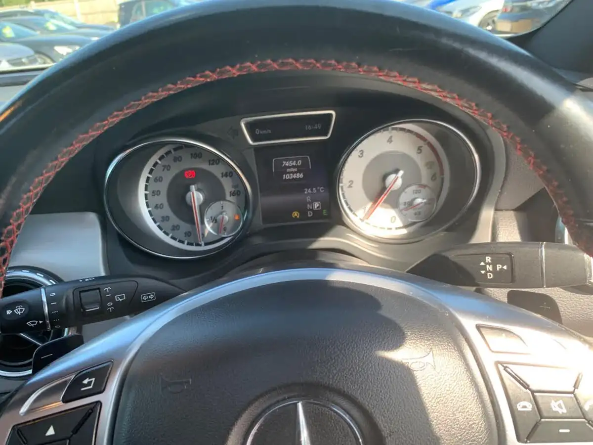2015-mercedes-benz-gla-class-21cdi-amg-line-168bhp-premium-plus-4matic-big-16