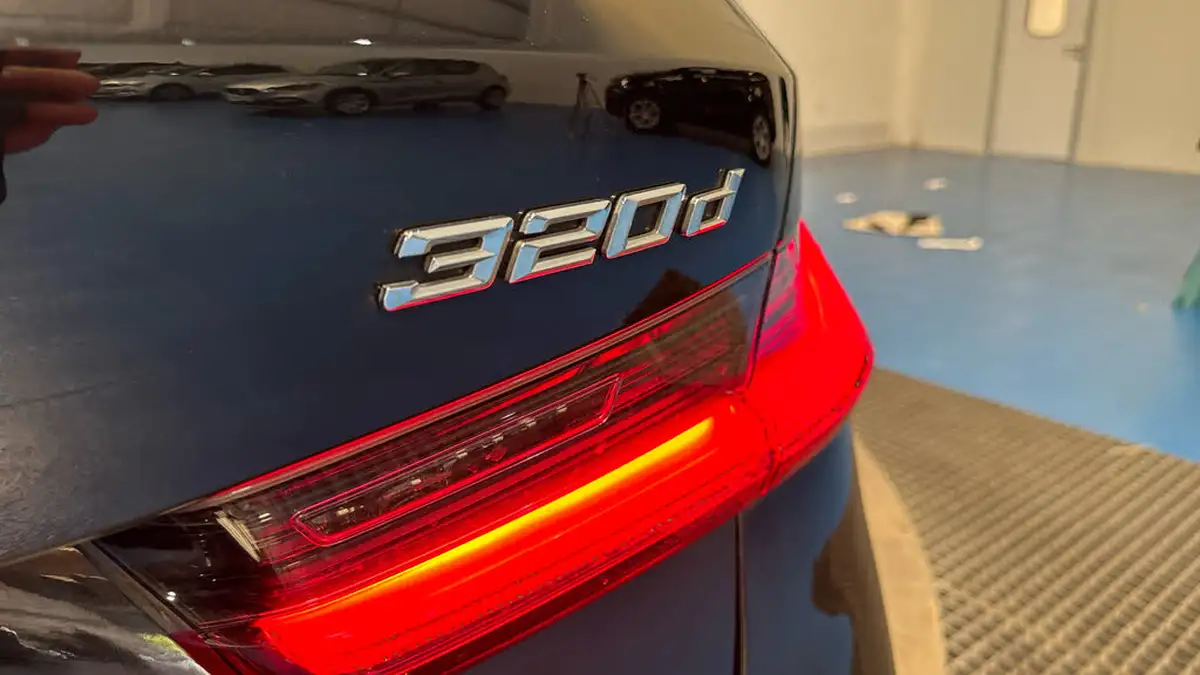 2021-bmw-3-series-20td-320d-sport-touring-5d-big-40