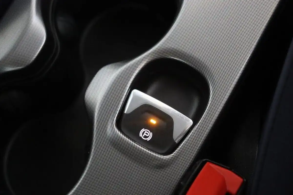 2023-fiat-500x-10-firefly-turbo-club-big-29