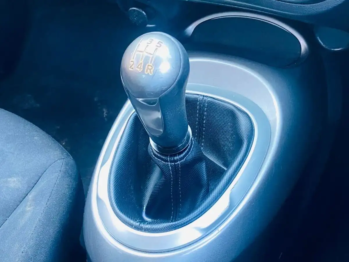 2016-nissan-juke-16-visia-big-18