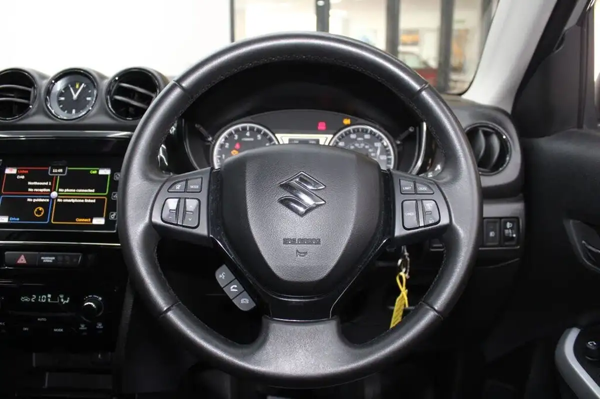 2018-suzuki-vitara-16-kuro-big-16