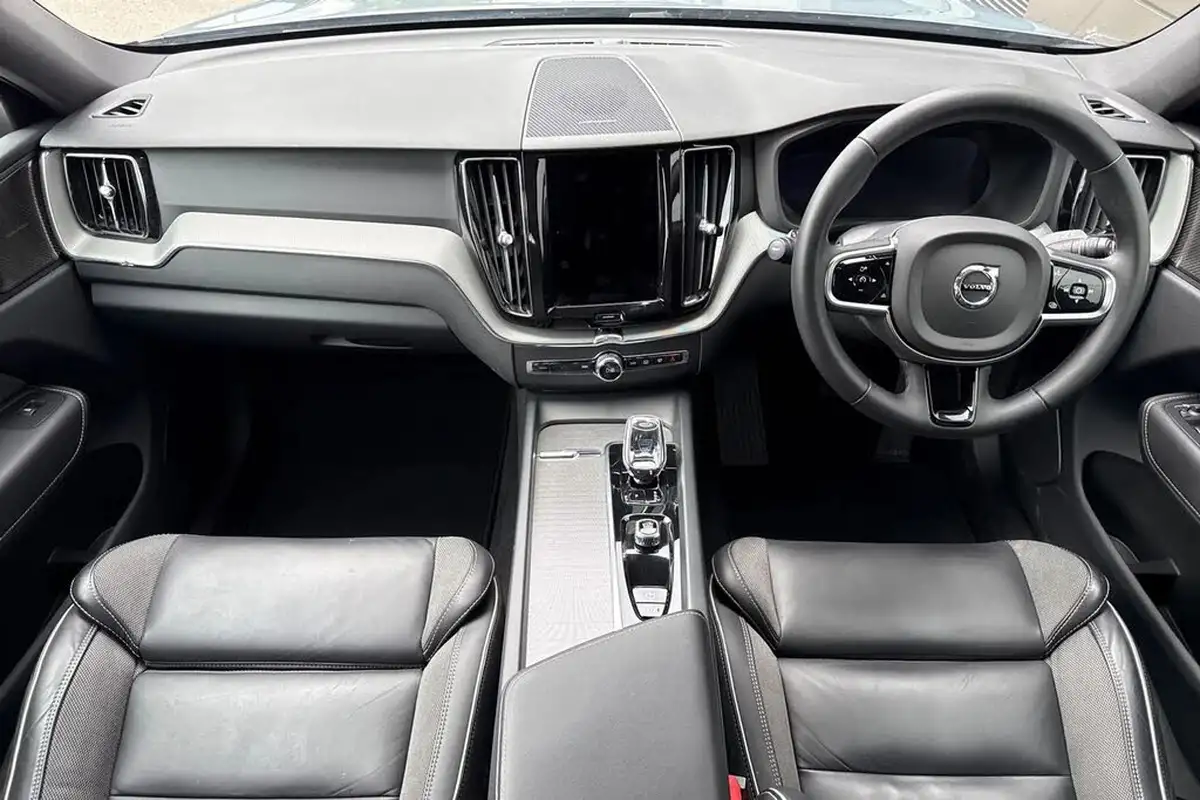 2023-volvo-xc60-20td-b4-plus-big-38