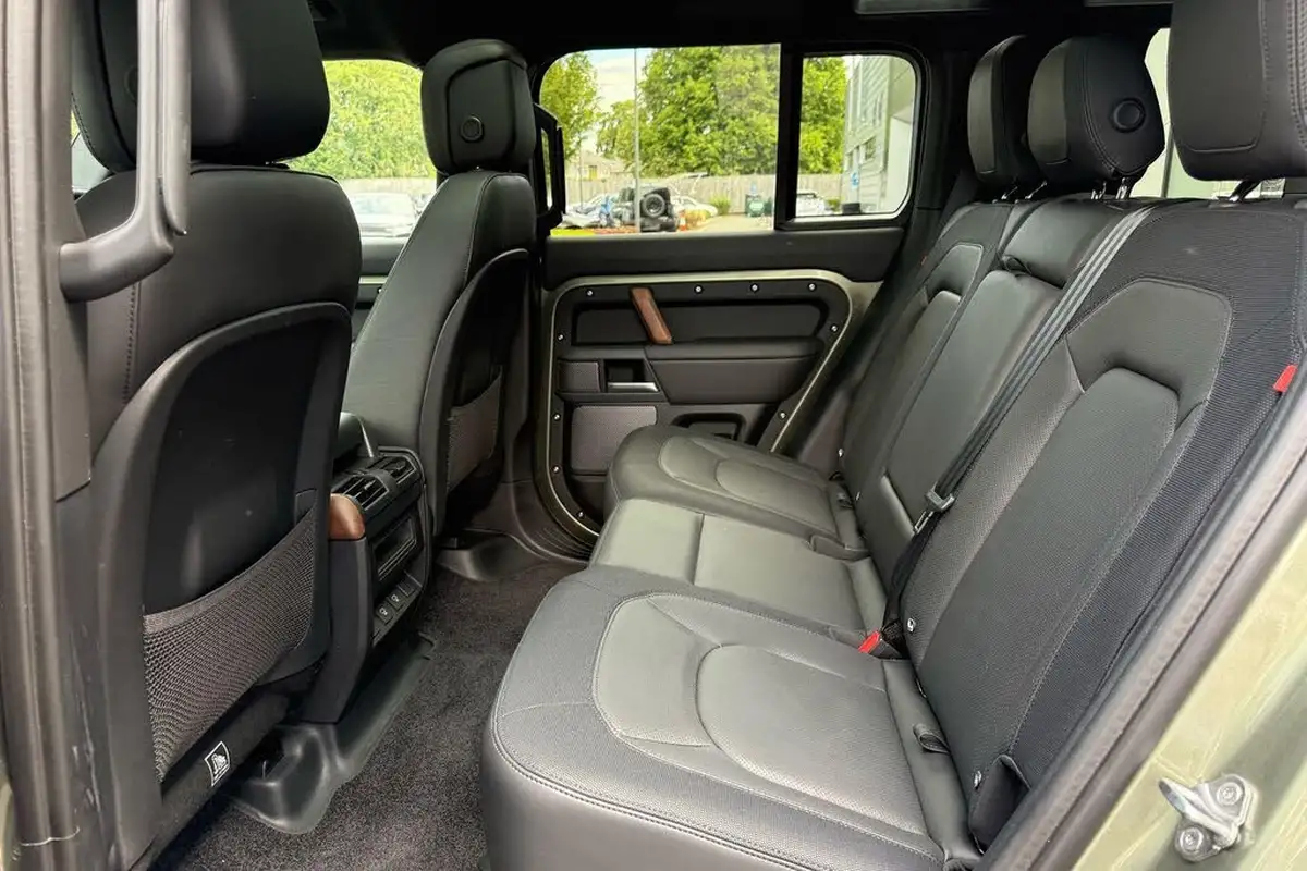 2024-land-rover-110-defender-30-d300-x-dynamic-hse-big-53