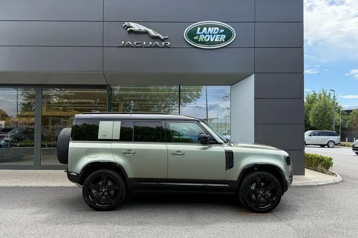 2024-land-rover-110-defender-30-d300-x-dynamic-hse-big-1