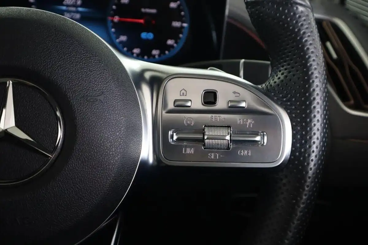 2021-mercedes-benz-eqc-e-eqc-400-amg-line-premium-big-15