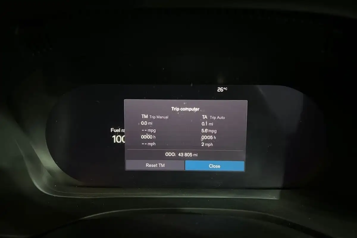 2021-volvo-xc60-20td-b4-momentum-awd-big-13