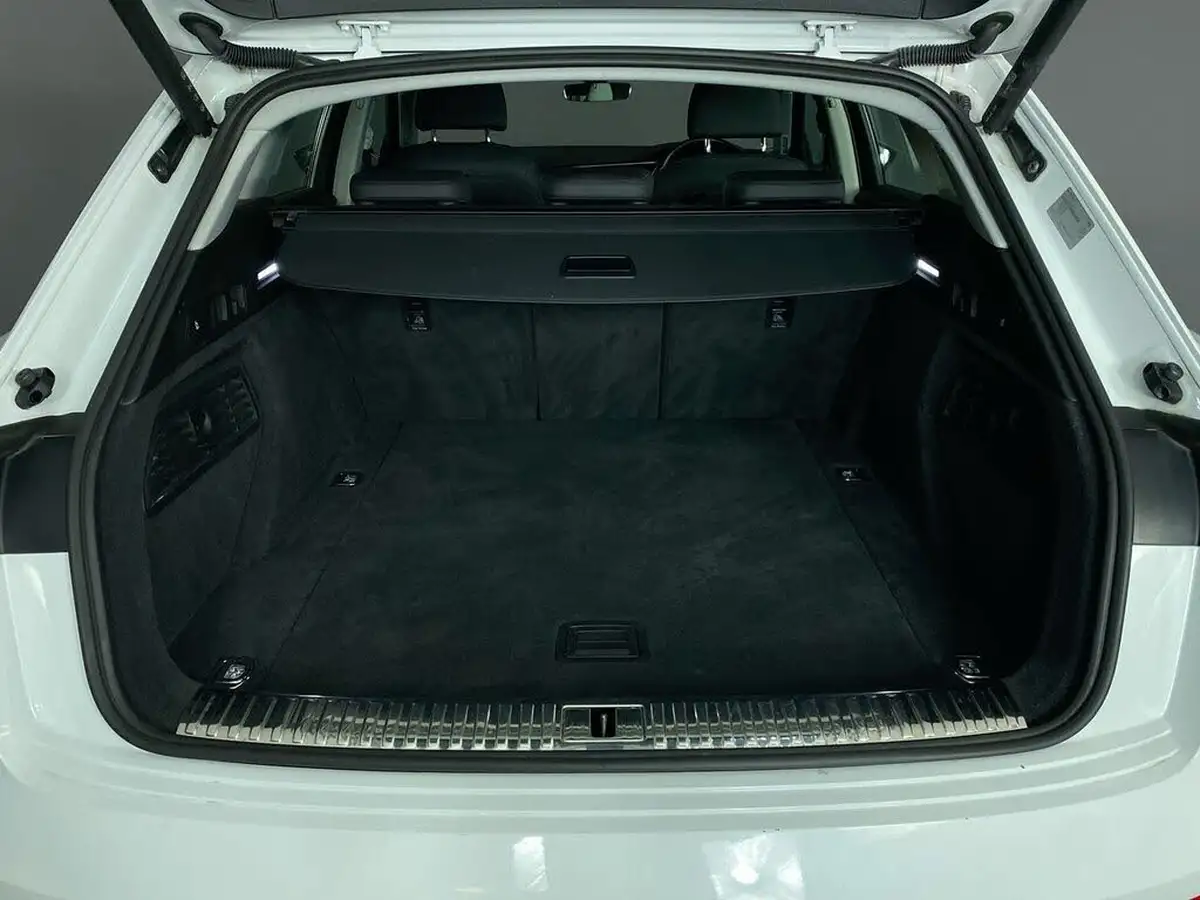2022-audi-e-tron-55e-technik-station-wagon-big-12
