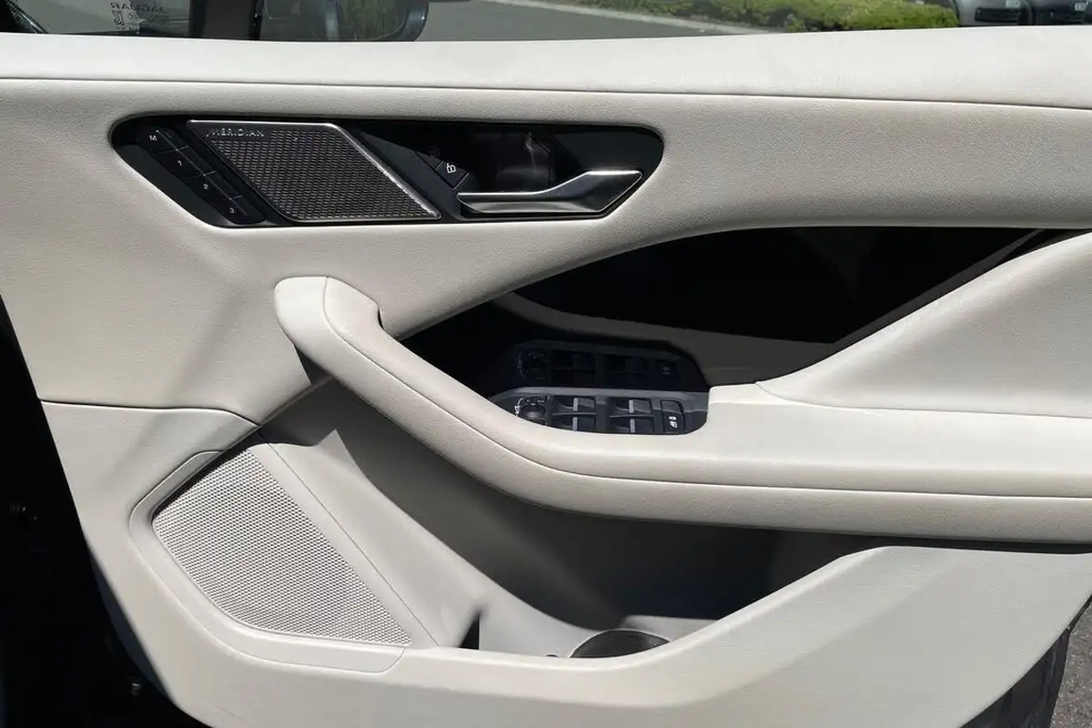 2021-jaguar-i-pace-ev400-se-big-51