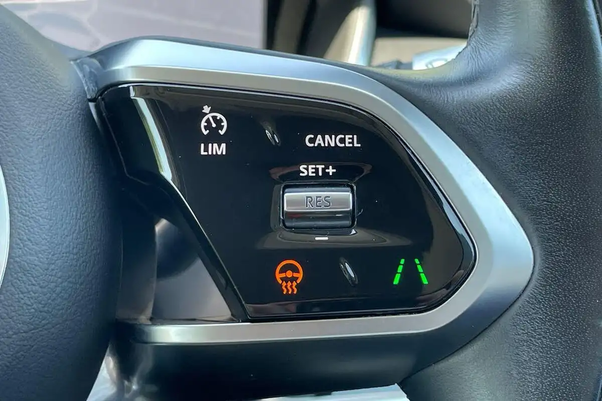 2021-jaguar-i-pace-ev400-se-big-27