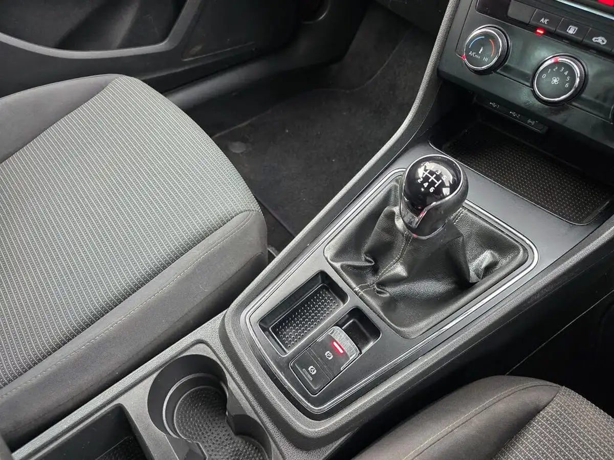 2017-seat-leon-12-tsi-se-dynamic-technology-hatchback-big-31