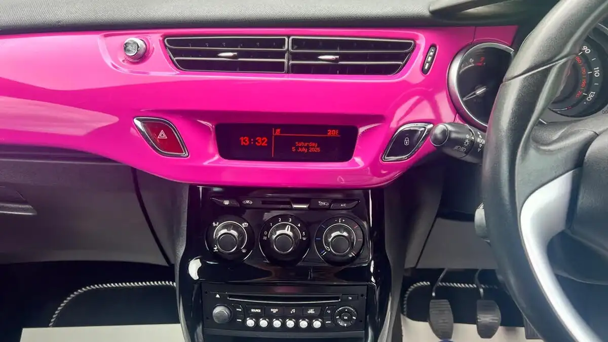 2014-citroen-ds3-16-dstyle-pink-big-32