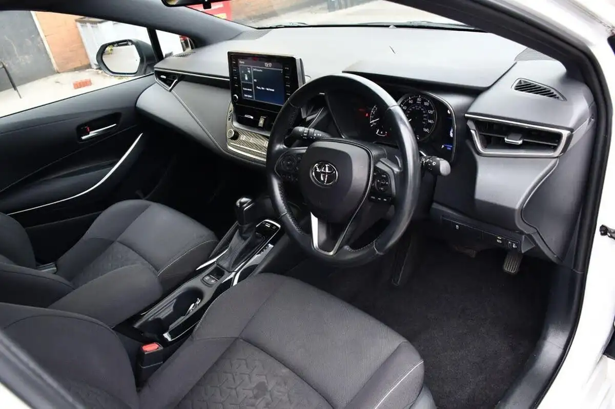 2020-toyota-corolla-18-vvt-i-icon-spare-wheel-touring-sports-5d-big-13