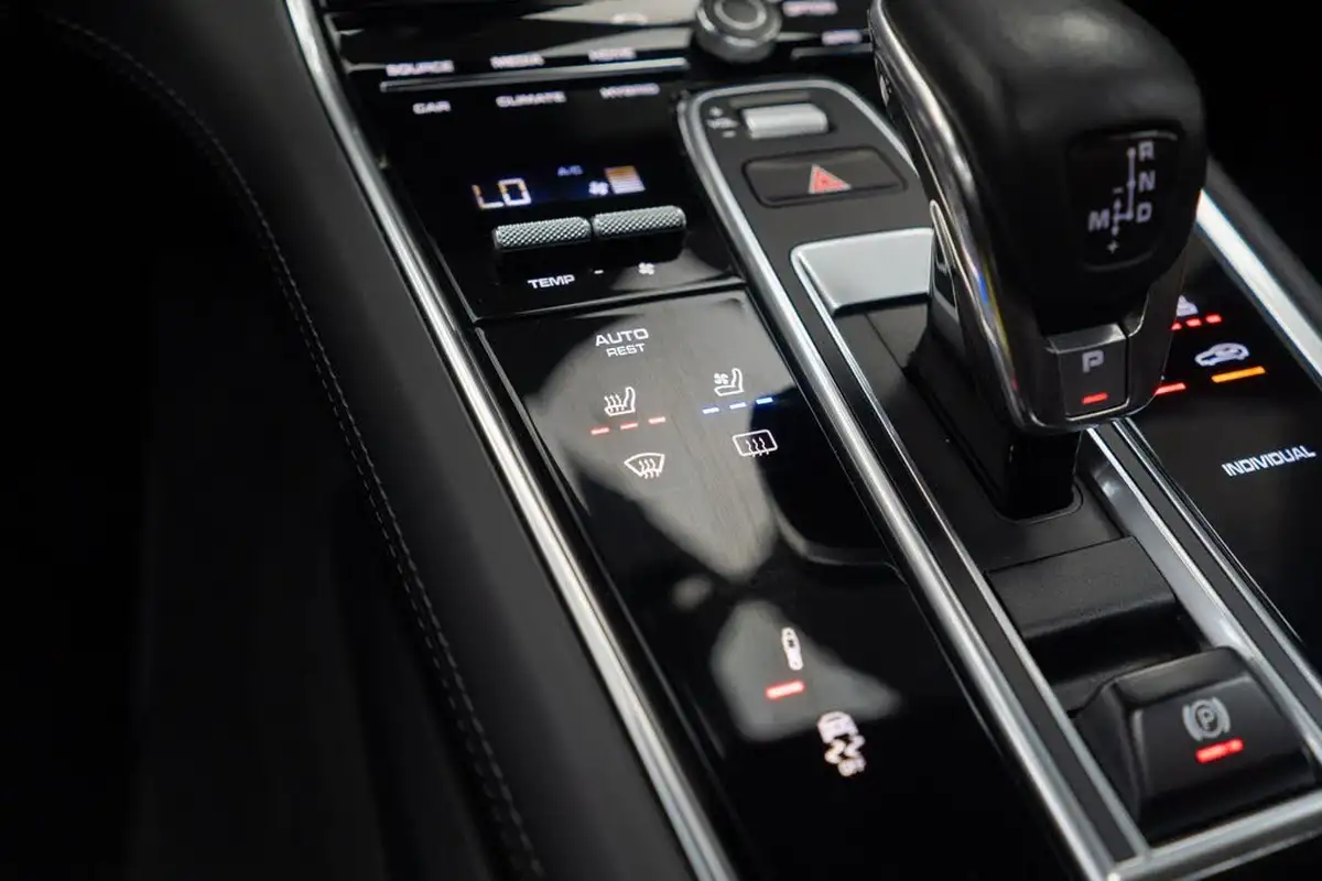 2017-porsche-panamera-29-v6-4-e-hybrid-executive-big-31