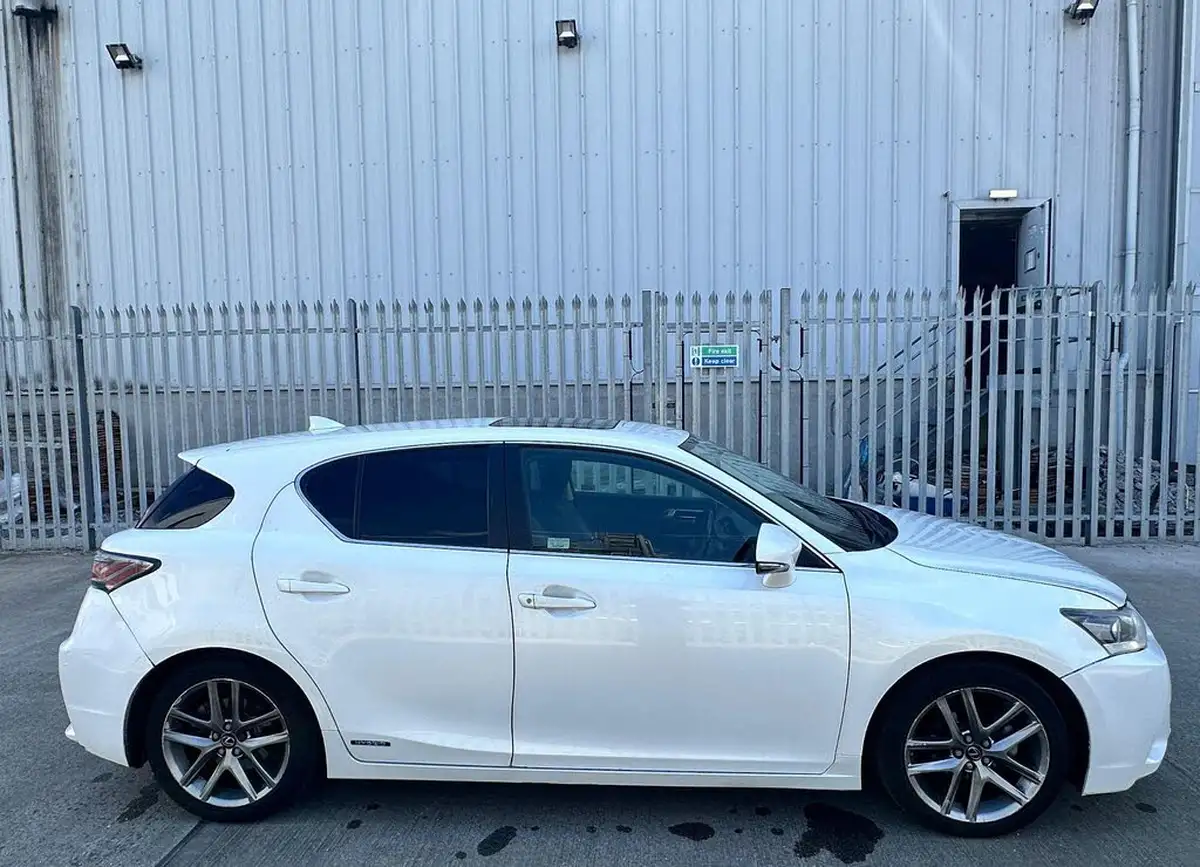 2016-lexus-ct-200h-18-advance-plus-big-10